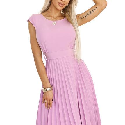 311-18 LILA Classic pleated dress with short sleeves and a belt - heather color