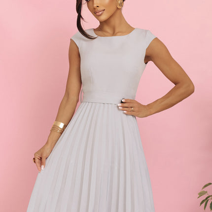 311-20 LILA Pleated dress with short sleeves and belt - gray