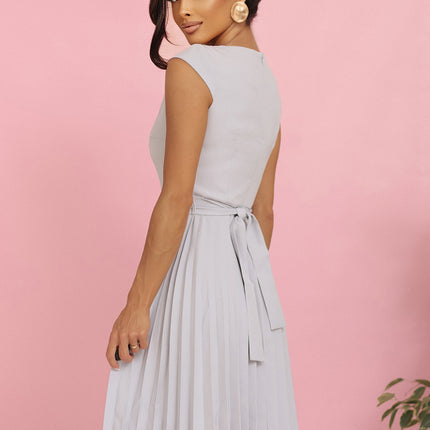 311-20 LILA Pleated dress with short sleeves and belt - gray
