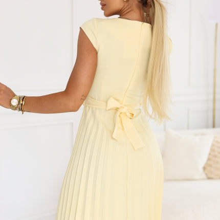 311-21 LILA Classic pleated dress with short sleeves and a belt - butter yellow