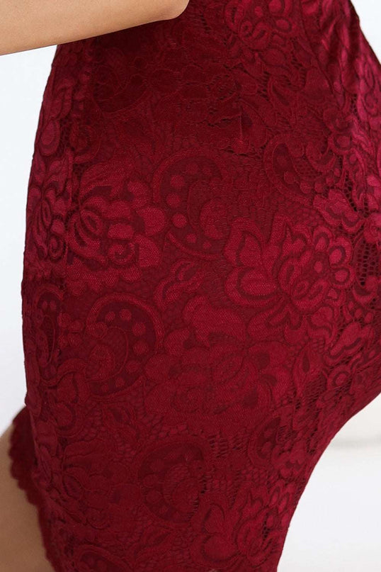 316-12 Lace fitted dress with short sleeves and a neckline - burgundy