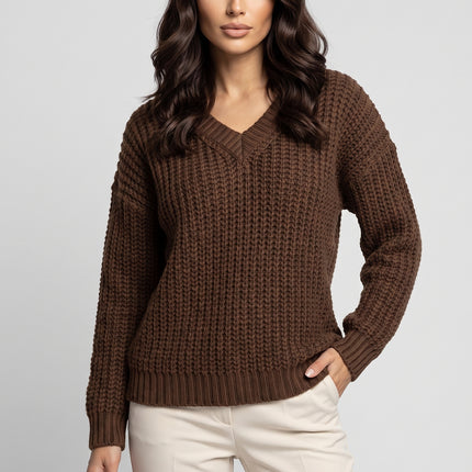 661-2 Warm oversized sweater with a chunky weave and a V-neck - chocolate