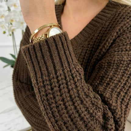 661-2 Warm oversized sweater with a chunky weave and a V-neck - chocolate