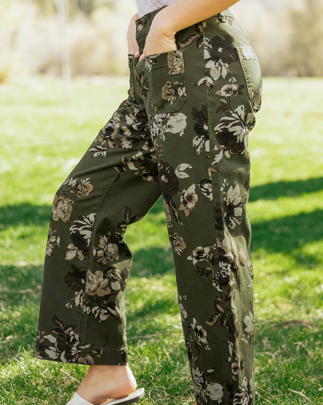 Green Vintage Floral Print Square Patch Pocket Raw Hem Shift Jeans