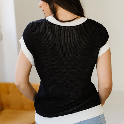 Goat Horse Shoe Pattern Contrast Trim Short Sleeve Sweater